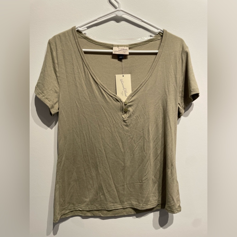 Universal Thread Olive Green Short Sleeve V-Neck Henley Tee